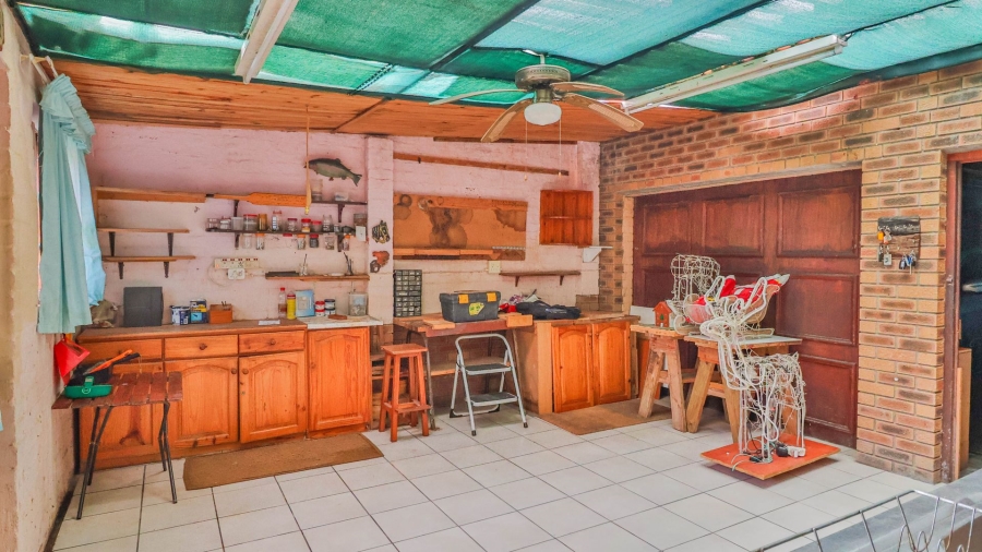 5 Bedroom Property for Sale in Sandbaai Western Cape